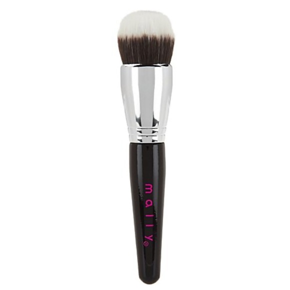 MALLY BEAUTY FOUNDATION